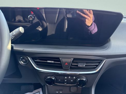 Used 2025 Buick Encore GX Preferred image 6