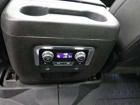 Used 2022 GMC Yukon Denali w/ Denali Premium Package image 18