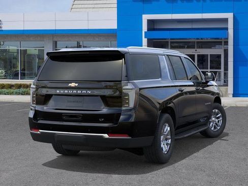 New 2026 Chevrolet Suburban LT image 4