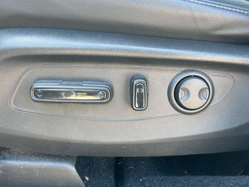 Used 2025 Honda CR-V EX-L image 3
