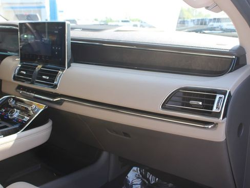 Used 2024 Lincoln Navigator L Reserve AWD/4WD image 32