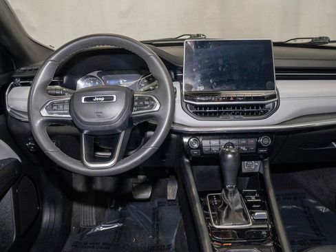 Used 2023 Jeep Compass Limited image 2