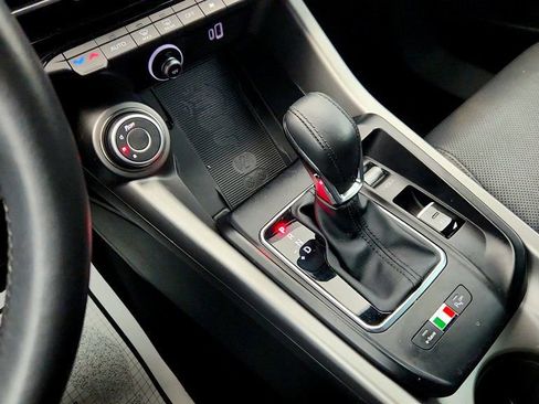 Used 2024 Alfa Romeo Tonale Ti w/ Premium Interior Package image 17