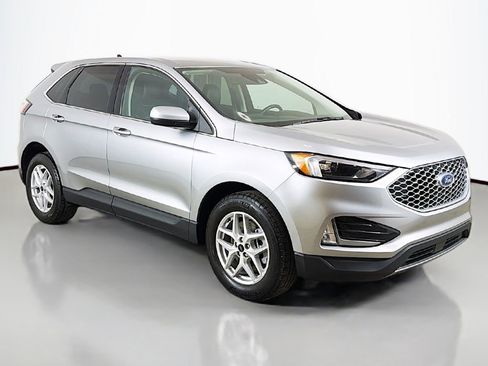 Certified 2023 Ford Edge SEL w/ Convenience Package AWD/4WD image 2