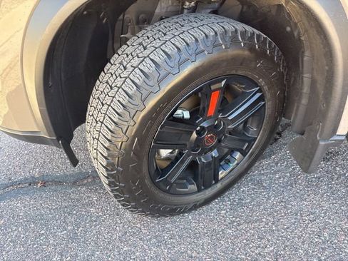 Used 2025 Nissan Rogue SV image 15