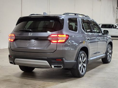 Used 2023 Honda Pilot Touring image 8