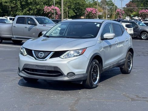 Used 2019 Nissan Rogue Sport S FWD image 2