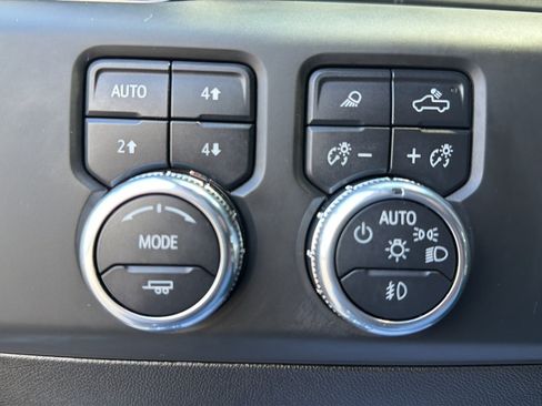 Used 2025 GMC Sierra 2500 AT4 AWD/4WD image 16