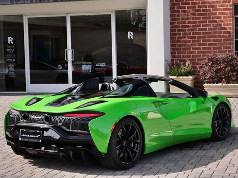 Used 2025 McLaren Artura Spider image 4