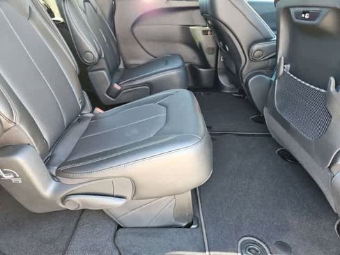 New 2026 Chrysler Pacifica Select FWD image 20