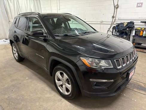 Used 2018 Jeep Compass Latitude w/ Popular Equipment Group AWD/4WD image 1