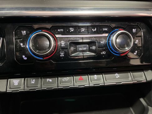 Used 2024 GMC Sierra 3500 Denali Ultimate AWD/4WD image 32