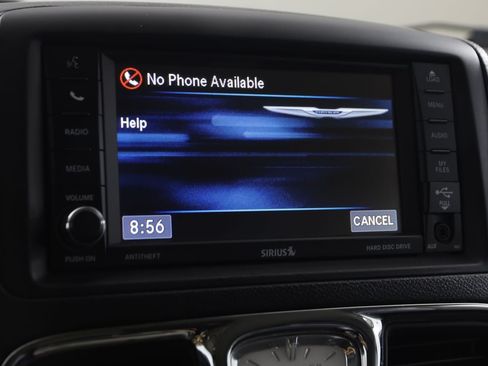 Used 2013 Chrysler Town & Country Touring FWD image 31