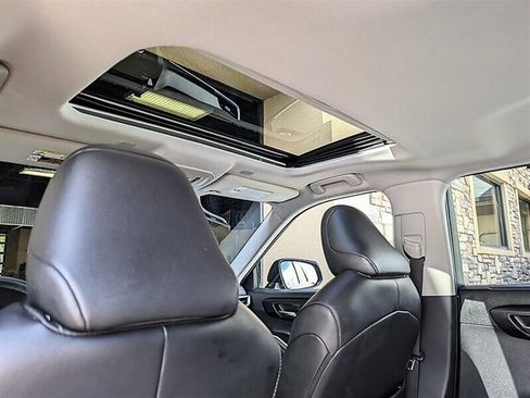 Used 2025 Toyota Highlander XLE AWD/4WD image 28