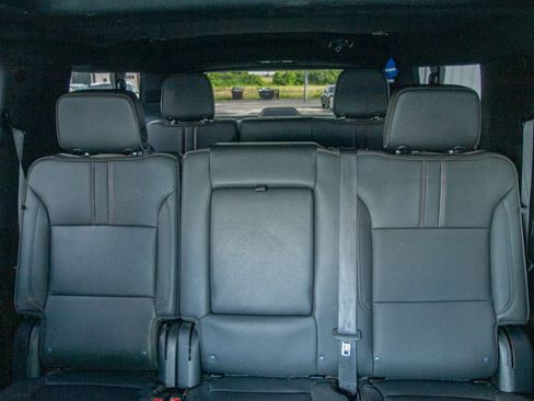 Used 2023 Chevrolet Suburban RST w/ Luxury Package AWD/4WD image 27