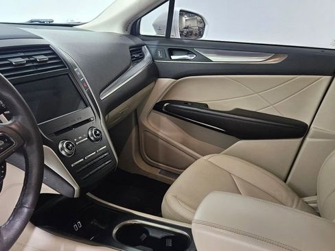 Used 2019 Lincoln MKC Premiere image 38