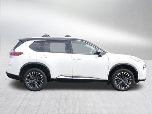 Used 2025 Nissan Rogue Platinum image 8