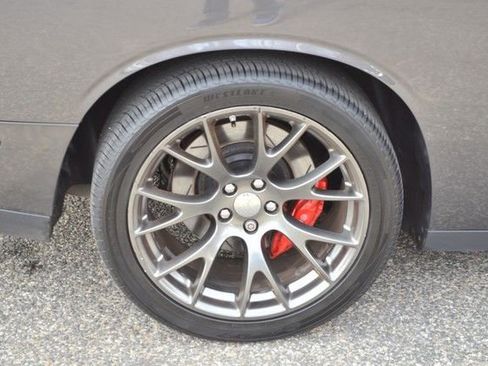 Used 2015 Dodge Challenger SRT image 11