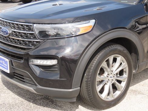 Certified 2023 Ford Explorer XLT w/ Equipment Group 202A RWD image 3