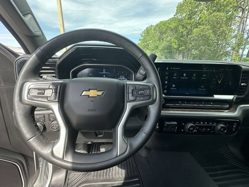 Certified 2025 Chevrolet Silverado 2500 LT w/ Convenience Package AWD/4WD image 11