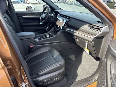 New 2026 Jeep Grand Cherokee L Limited AWD/4WD image 16