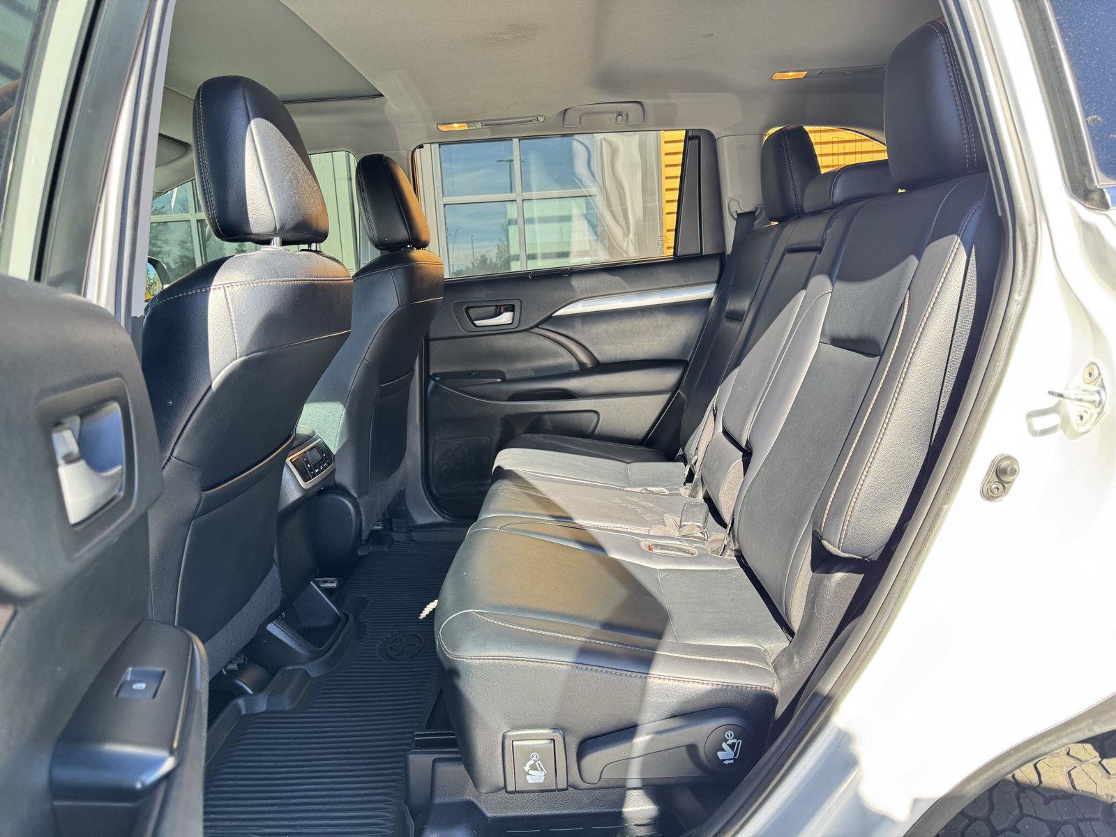 Used 2019 Toyota Highlander XLE AWD/4WD image 21