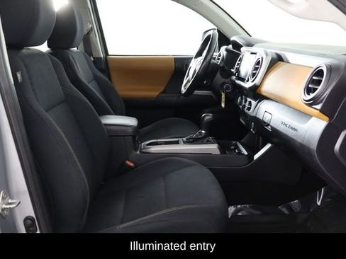 Used 2020 Toyota Tacoma SR5 image 11