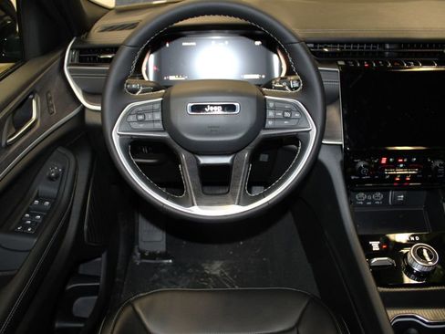 New 2025 Jeep Grand Cherokee Limited w/ Luxury Tech Group II image 12