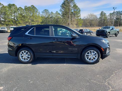 Used 2022 Chevrolet Equinox LT w/ Driver Convenience Package image 5
