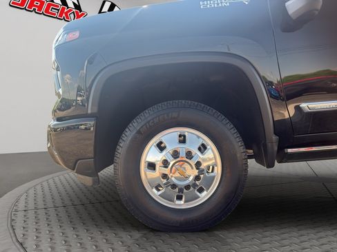 Used 2024 Chevrolet Silverado 3500 High Country w/ High Country Premium Package AWD/4WD image 14