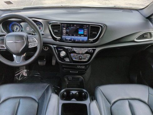 Used 2025 Chrysler Pacifica Select FWD image 14