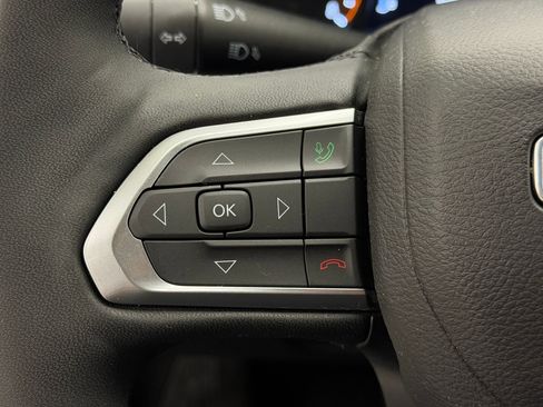 Used 2025 Jeep Compass Limited image 13