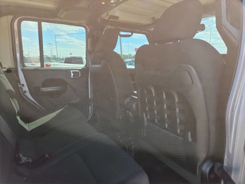 Used 2020 Jeep Gladiator Rubicon AWD/4WD image 34