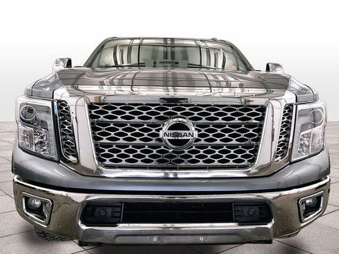 Used 2018 Nissan Titan SL w/ Chrome Package AWD/4WD image 3