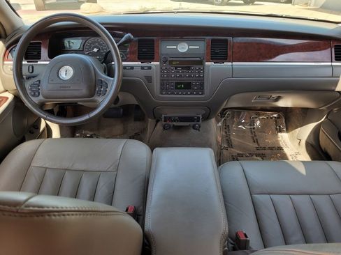Used 2003 Lincoln Town Car Executive image 33