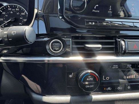 Used 2023 Nissan Pathfinder SL w/ SL Premium Package FWD image 29