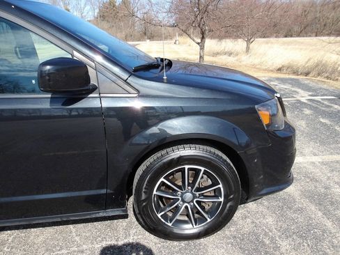 Used 2018 Dodge Grand Caravan GT image 30