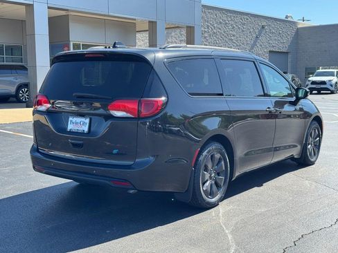 Used 2020 Chrysler Pacifica Limited w/ Advanced Safetytec Group FWD image 3