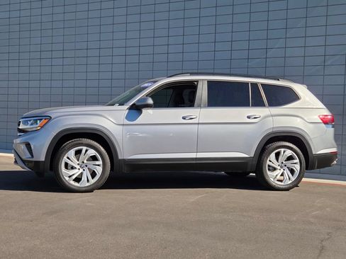 Used 2021 Volkswagen Atlas SE w/ Panoramic Sunroof Package FWD image 2