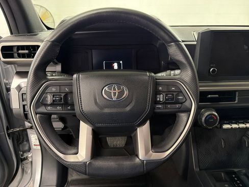 Used 2025 Toyota 4Runner SR5 image 18
