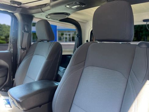 Used 2019 Jeep Wrangler Sport AWD/4WD image 13