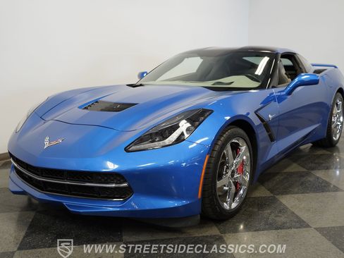 Used 2014 Chevrolet Corvette Stingray Coupe w/ 2LT Preferred Equipment Group RWD image 19
