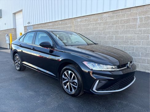 Used 2025 Volkswagen Jetta S image 2