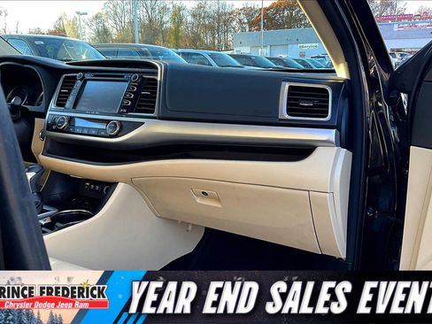 Used 2017 Toyota Highlander XLE image 14