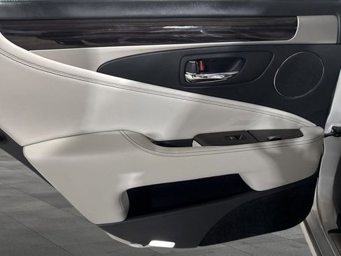 Used 2016 Lexus LS 460 image 26