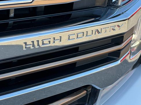 Used 2021 Chevrolet Silverado 1500 High Country w/ Technology Package image 13