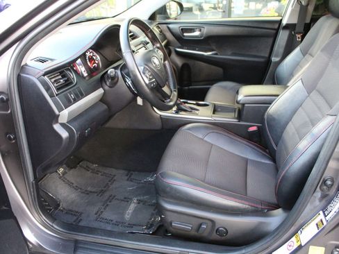 Used 2016 Toyota Camry SE FWD image 8