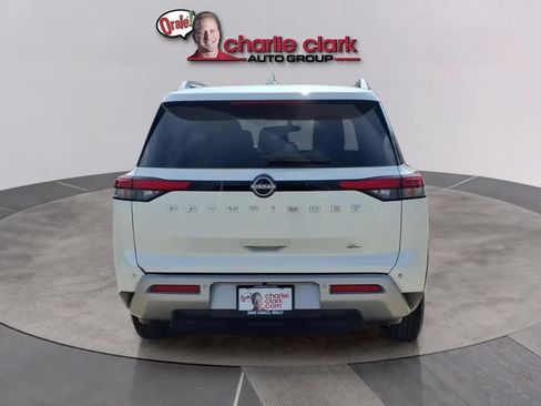 Used 2023 Nissan Pathfinder SL FWD image 4