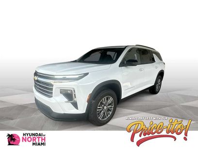 Used 2025 Chevrolet Traverse LT