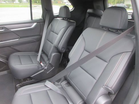 New 2026 GMC Acadia Elevation image 14